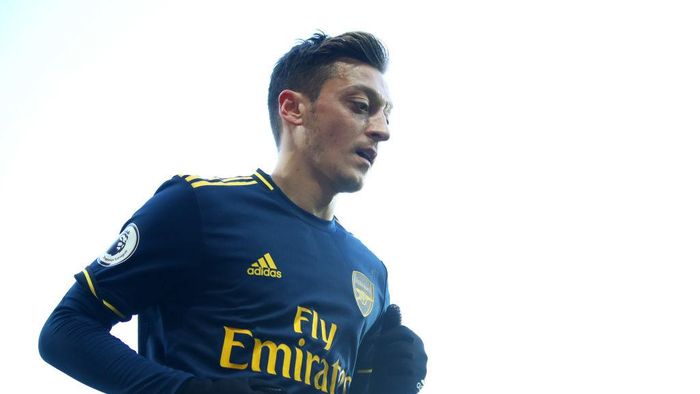 Mesut Oezil NORWICH, ENGLAND - DECEMBER 01: Mesut Ozil of Arsenal during the Premier League match between Norwich City and Arsenal FC at Carrow Road on December 01, 2019 in Norwich, United Kingdom. (Photo by Julian Finney/Getty Images)