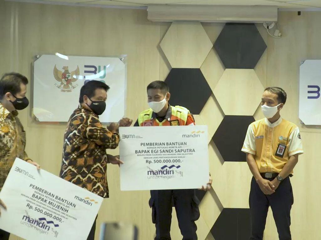 Selain Mujenih, Ada Egi Petugas KRL Jujur yang Kembalikan Rp 500 Juta Selain Mujenih, Ada Egi Petugas KRL Jujur yang Kembalikan Rp 500 Juta