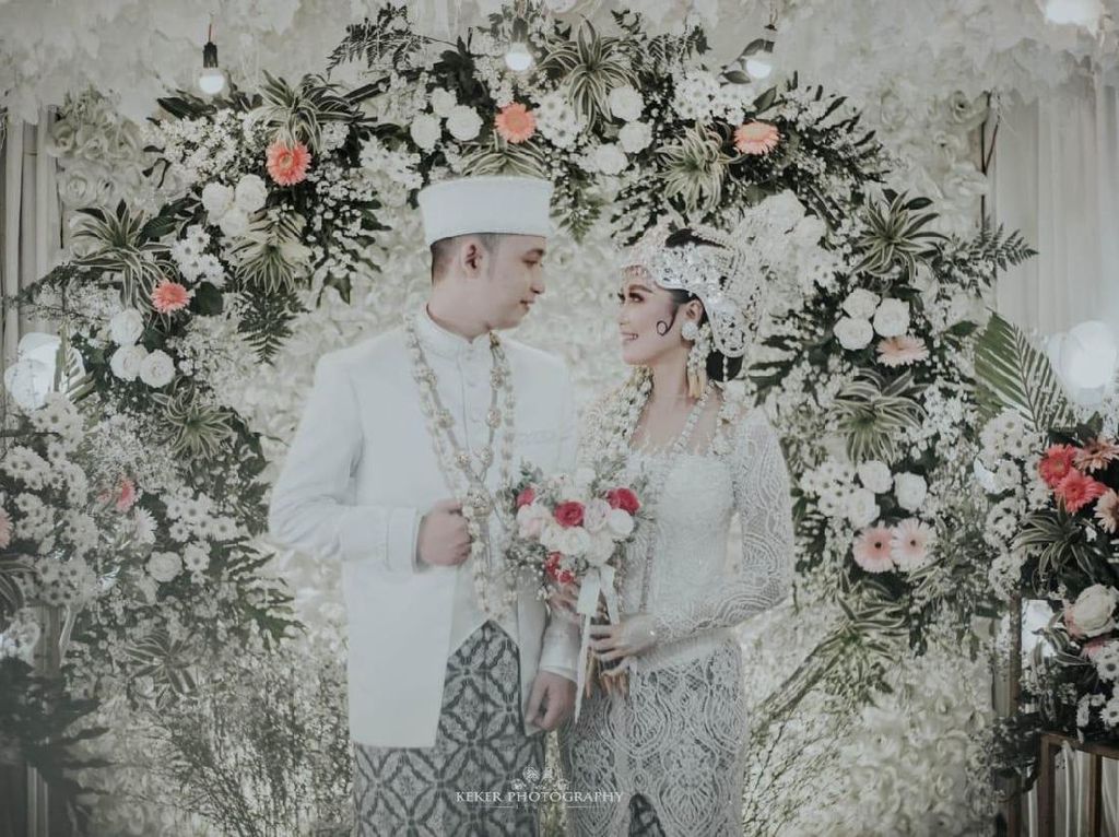 Viral Pasangan di Bandung Akad Nikah dengan Mahar Vape