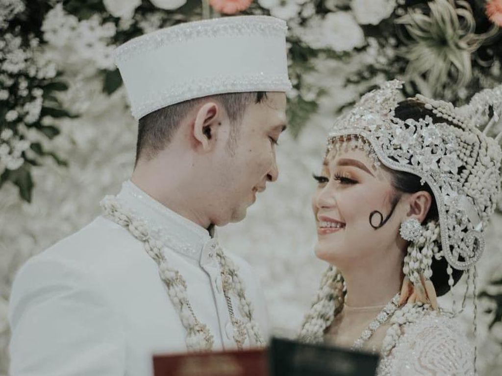 Cerita Pengantin di Bandung yang Viral karena Menikah dengan Mahar Vape Cerita Pengantin di Bandung yang Viral karena Menikah dengan Mahar Vape