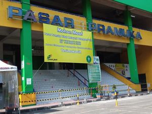 Ditutup karena Ada Pedagang Kena Corona, Pasar Pramuka Dijaga Satpol PP