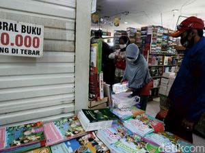 Pedagang Buku di Blok M Bertahan di Tengah Pandemi