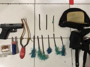 Polisi: ABG Bawa Air Gun di Makassar Produsen Busur Rumahan Polisi: ABG Bawa Air Gun di Makassar Produsen Busur Rumahan