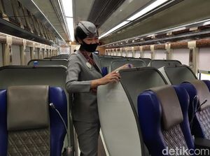 Pramugari Kereta Api Tak Lagi Layani ke Kursi Pramugari Kereta Api Tak Lagi Layani ke Kursi