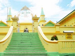 Kisah Masjid Raya Penyengat yang Dibangun Pakai Telur