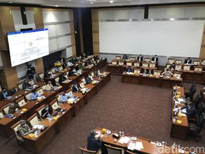 Menkum HAM-Wamenhan Raker dengan Komisi I DPR Bahas RUU Kerja Sama Pertahanan