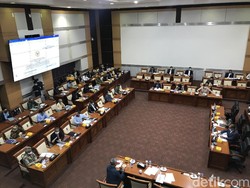 Menkum HAM-Wamenhan Raker dengan Komisi I DPR Bahas RUU Kerja Sama Pertahanan