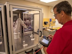 Cegah COVID-19, Daging Sapi dan Ayam Dikemas Oleh Robot