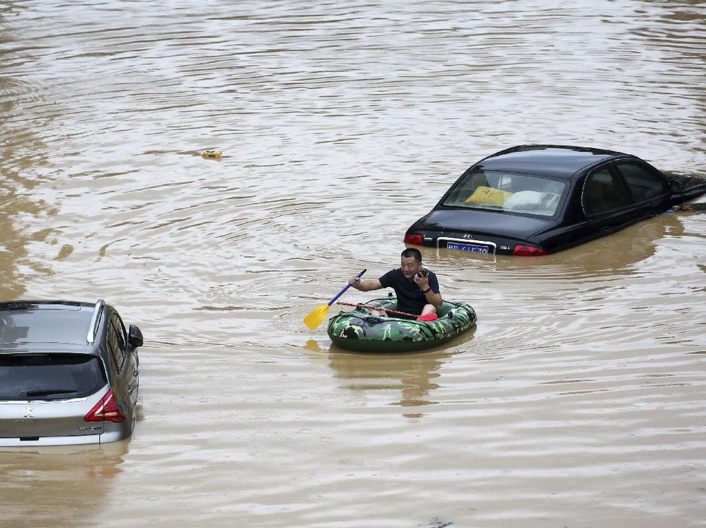 Banjir di China Tewaskan 141 Orang Sejak Juni Banjir di China Tewaskan 141 Orang Sejak Juni