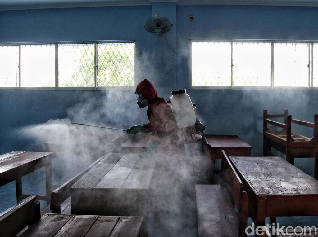 Orang Tua Siswa di Zona Kuning: Sekolah Tatap Muka Bak Simalakama Orang Tua Siswa di Zona Kuning: Sekolah Tatap Muka Bak Simalakama