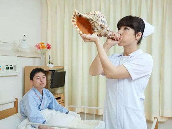 Gaya Model di 8 Foto Ilustrasi Ini Bikin Kamu Gagal Paham Sekaligus Ngakak