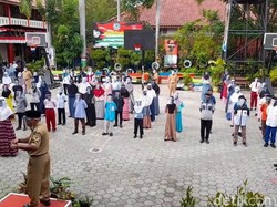 Melihat Suasana KBM Tatap Muka Hari Pertama Sekolah di Brebes