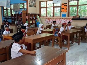Belajar Daring Siswa SD di Tasikmalaya Ini Dibagi Zonasi per RT Belajar Daring Siswa SD di Tasikmalaya Ini Dibagi Zonasi per RT
