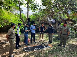 Menggelandang di Bandara Bali Selama Sebulan, WN Rusia Diamankan Menggelandang di Bandara Bali Selama Sebulan, WN Rusia Diamankan