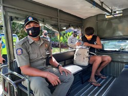 Satpol PP: Bule Menggelandang di Bali Dilaporkan ke Konsulat Rusia, Tak Direspons