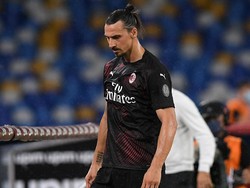 Napoli Vs Milan: Ditarik Keluar, Ibrahimovic Tendang Botol