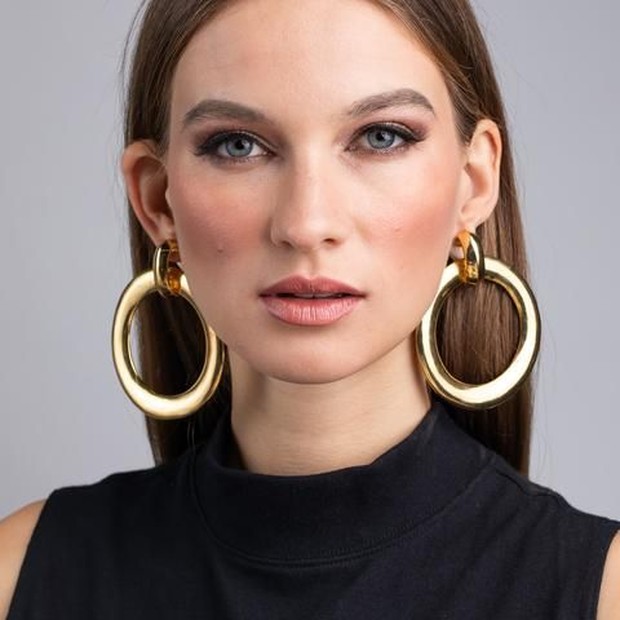 Tubular/pinterest.com/matilde Jewelery yang sedang trend adalah berukuran tebal dan bundar.
