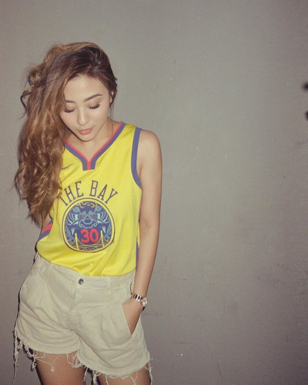 Lebih sporty seperti atlit basket wanita yang sangat cantik