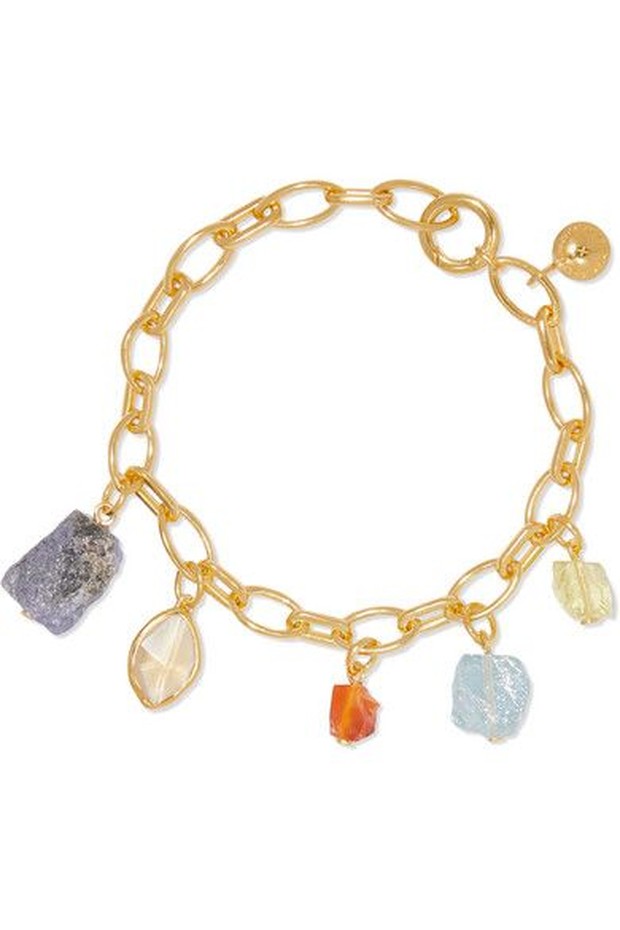 Charms/pinterest.com/netaporter Aksesoris yang cocok digunakan tiap saat.