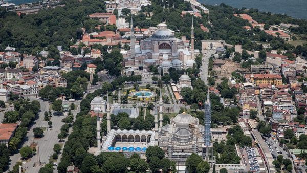 Pesona Turki yang Terus Dijual Erdogan Meski Omicron Melonjak