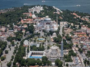 Ini Dia 5 Wisata Bangunan Bersejarah Dekat Hagia Sophia Ini Dia 5 Wisata Bangunan Bersejarah Dekat Hagia Sophia