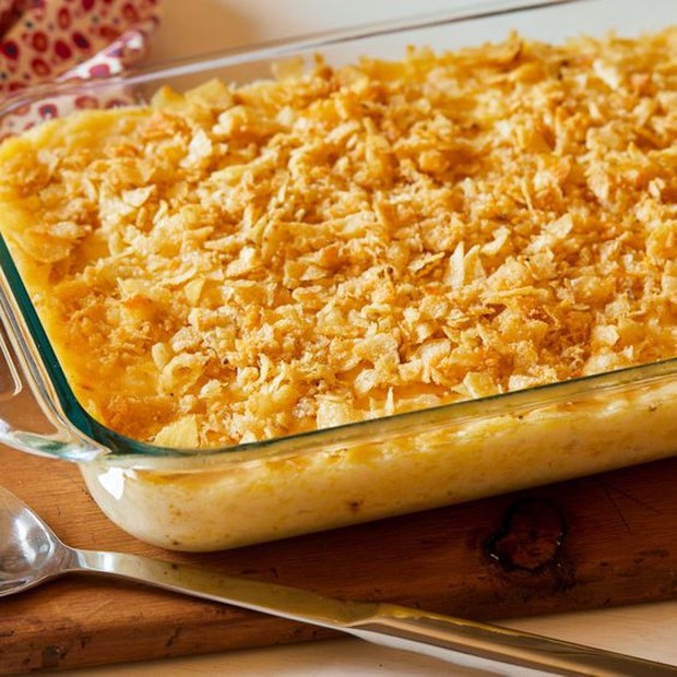 Funeral potatoes/pinterest.com/sheilae Dengan perpaduan dua bahan utama yaitu, kentang dan keju.