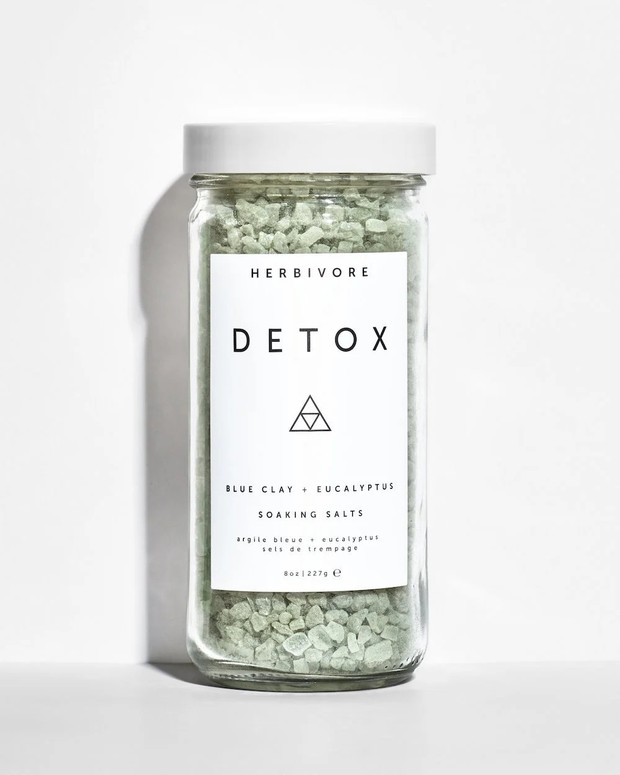 Herbivore Botanicals Detox Soaking Salt/herbivorebotanicals.com Produk dengan kandungan eucalyptus ini mampu memberikan kesegaran dan sensasi menenangkan pada wajah
