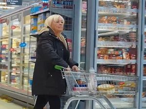 Demi Dapat  Uang Tunjangan Rp 18 M, Nenek Ini Pura-pura Buta Selama 15 Tahun