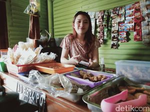 Daniella Bakul Angkringan Cantik di Klaten Bikin Gagal Fokus Gaess.... Daniella Bakul Angkringan Cantik di Klaten Bikin Gagal Fokus Gaess....