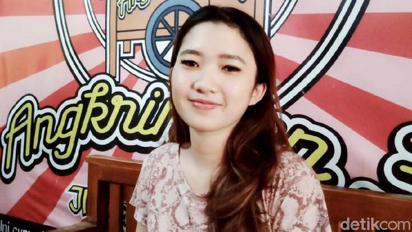 Kenalin Daniella Si Penjual Angkringan Cantik dari Klaten