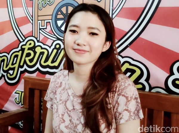Kenalin Daniella Si Penjual Angkringan Cantik dari Klaten
