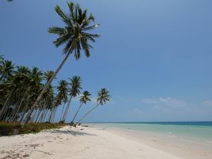 Eloknya Pemandangan di Pulau Ketawai, Bangka