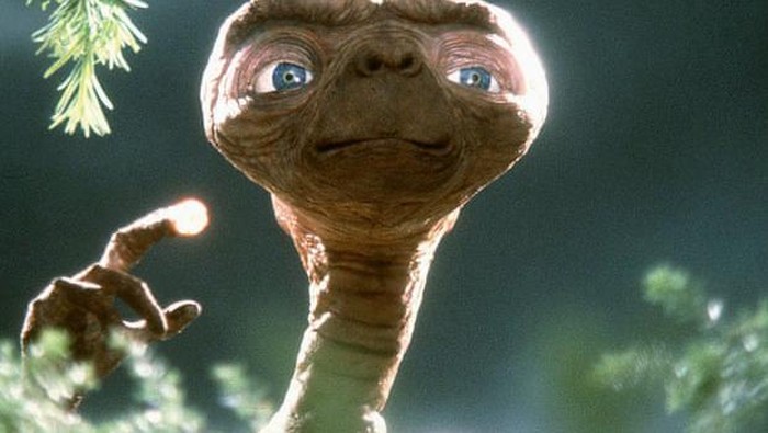 Tampilan alien dalam film E.T.: The Extra-Terrestrial.