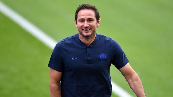 Frank Lampard LONDON, ENGLAND - JULY 07: Frank Lampard, Manager of Chelsea looks on prior to the Premier League match between Crystal Palace and Chelsea FC at Selhurst Park on July 07, 2020 in London, England. Football Stadiums around Europe remain empty due to the Coronavirus Pandemic as Government social distancing laws prohibit fans inside venues resulting in all fixtures being played behind closed doors. (Photo by Justin Setterfield/Getty Images)