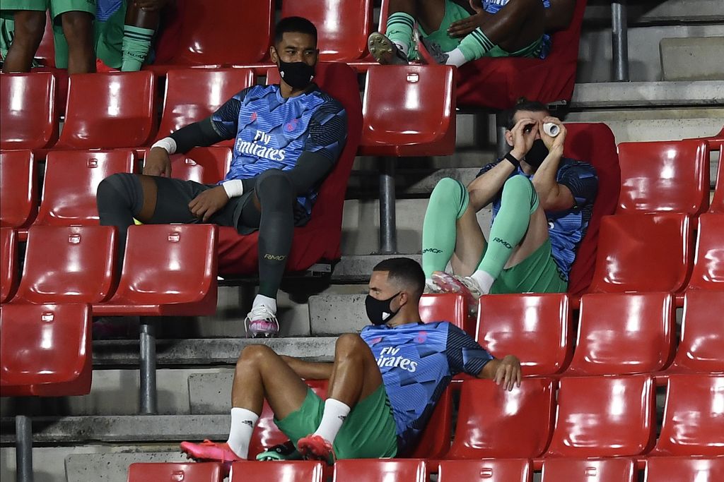 Real Madrid's Gareth Bale, right, gestures from the stands before the Spanish La Liga soccer match between Granada and Real Madrid at Los Cármenes stadium in Granada, Spain, Monday, July 13, 2020 (AP Photo / Jose Breton).