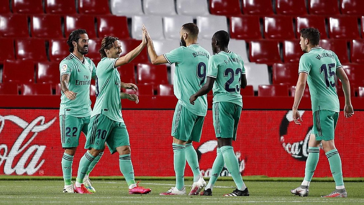 Real Madrid menang 2-1 atas Granada di pekan ke-36, yang membuat mereka mendekati titel juara LaLiga musim ini. (Foto: Fran Santiago/Getty Images)