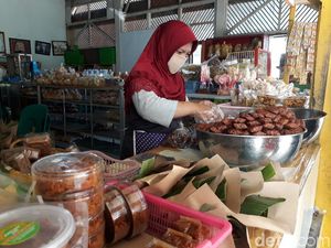 Jangan Kehabisan! Jadah Tempe Mbah Carik Buka Sampai Jam 5 Sore