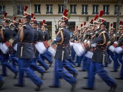 Video Kemeriahan Perayaan Bastille Day di Tengah Pandemi
