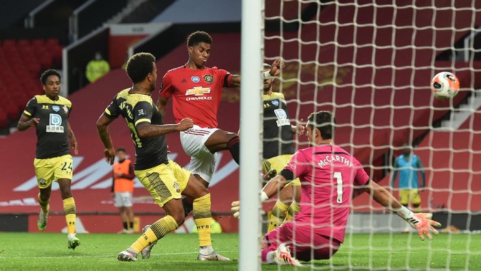 MANCHESTER, ENGLAND - JULY 13: Marcus Rashford of Manchester United shoots wide during the Premier League match between Manchester United and Southampton FC at Old Trafford on July 13, 2020 in Manchester, England. Football Stadiums around Europe remain empty due to the Coronavirus Pandemic as Government social distancing laws prohibit fans inside venues resulting in all fixtures being played behind closed doors. (Photo by Peter Powell/Pool via Getty Images)