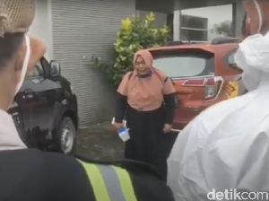 Tangis Keluarga Jenazah Nakes Kena Corona, Minta Dimakamkan Dekat Rumah