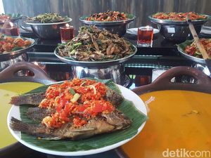 Kedai Sutan Mangkuto : Sedap Nian Gulai Ayam dan Baluik Khas Nagari Kapau