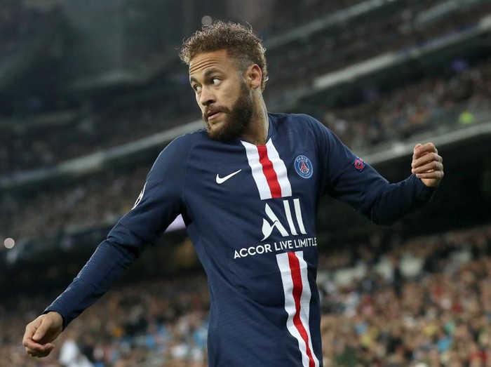 MADRID, SPAIN - NOVEMBER 26: Neymar of Paris Saint-Germain looks on during the UEFA Champions League group A match between Real Madrid and Paris Saint-Germain at Bernabeu on November 26, 2019 in Madrid, Spain. (Photo by Angel Martinez/Getty Images)