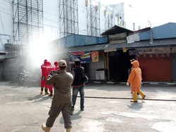 41 Pedagang Positif Corona, Pasar Cempaka Putih Disemprot Disinfektan