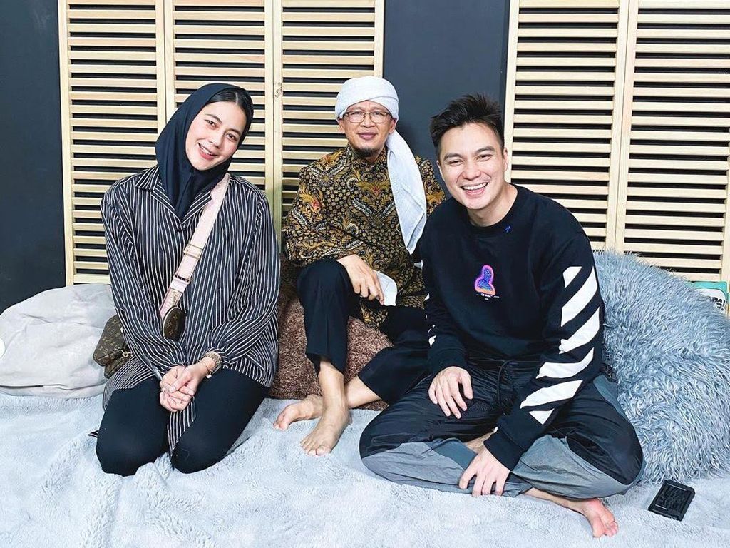 Paula Verhoeven Pelajari Nasihat Aa Gym dengan Tampil Berhijab Paula Verhoeven Pelajari Nasihat Aa Gym dengan Tampil Berhijab