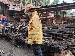 Diduga Korsleting, Pondok Pesantren di Megamendung Bogor Terbakar