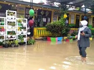 Hujan Deras Buat SD di Kota Jambi Terendam, Sekolah Tatap Muka Diliburkan