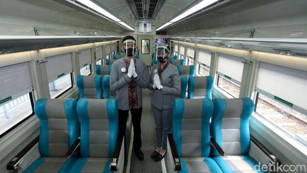 Tahu Enggak, Kereta Api Jarak Jauh Juga Punya Pramugari Lho