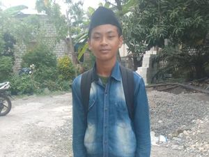 Tekad Dian Cari Ibu: dari Cianjur ke Banyuwangi dan Terdampar di Lamongan Tekad Dian Cari Ibu: dari Cianjur ke Banyuwangi dan Terdampar di Lamongan