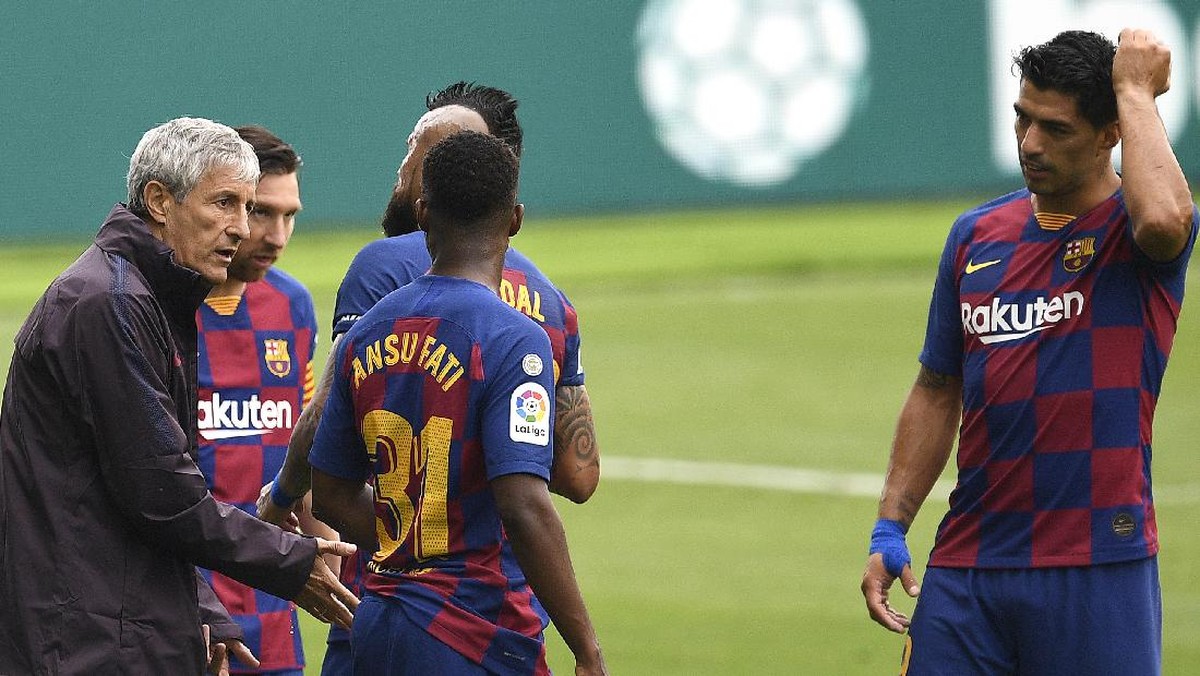 Barcelona kabarnya akan merombak besar-besaran klub, salah satunya memecat Quique Setien dan melepas banyak pemain. (Foto: Getty Images/Octavio Passos)
