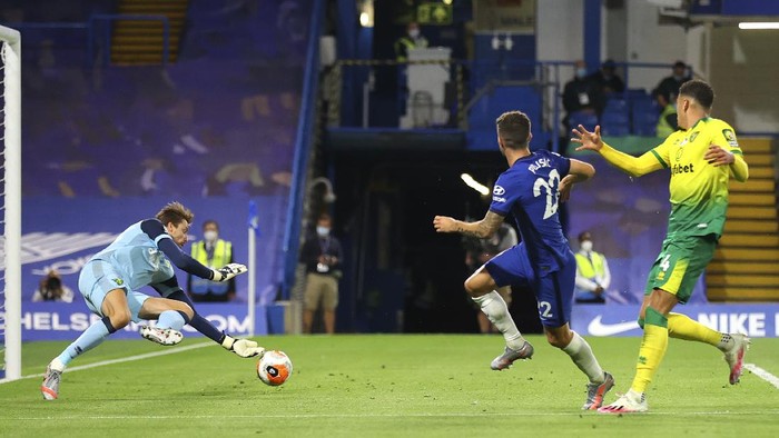 Norwich Citys goalkeeper Tim Krul, left, saves a shot from Chelseas Christian Pulisic, centre, during the English Premier League soccer match between Chelsea and Norwich City at Stamford Bridge in London, England, Tuesday, July 14, 2020. (AP Photo/Julian Finney,Pool)